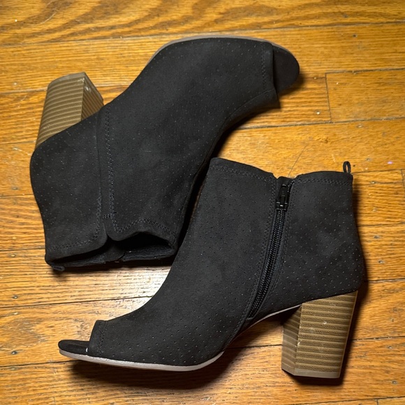 Old Navy Black Suede Peep Toe Ankle Booties Side Zip Chunky Heel Size 8 - Picture 7 of 8